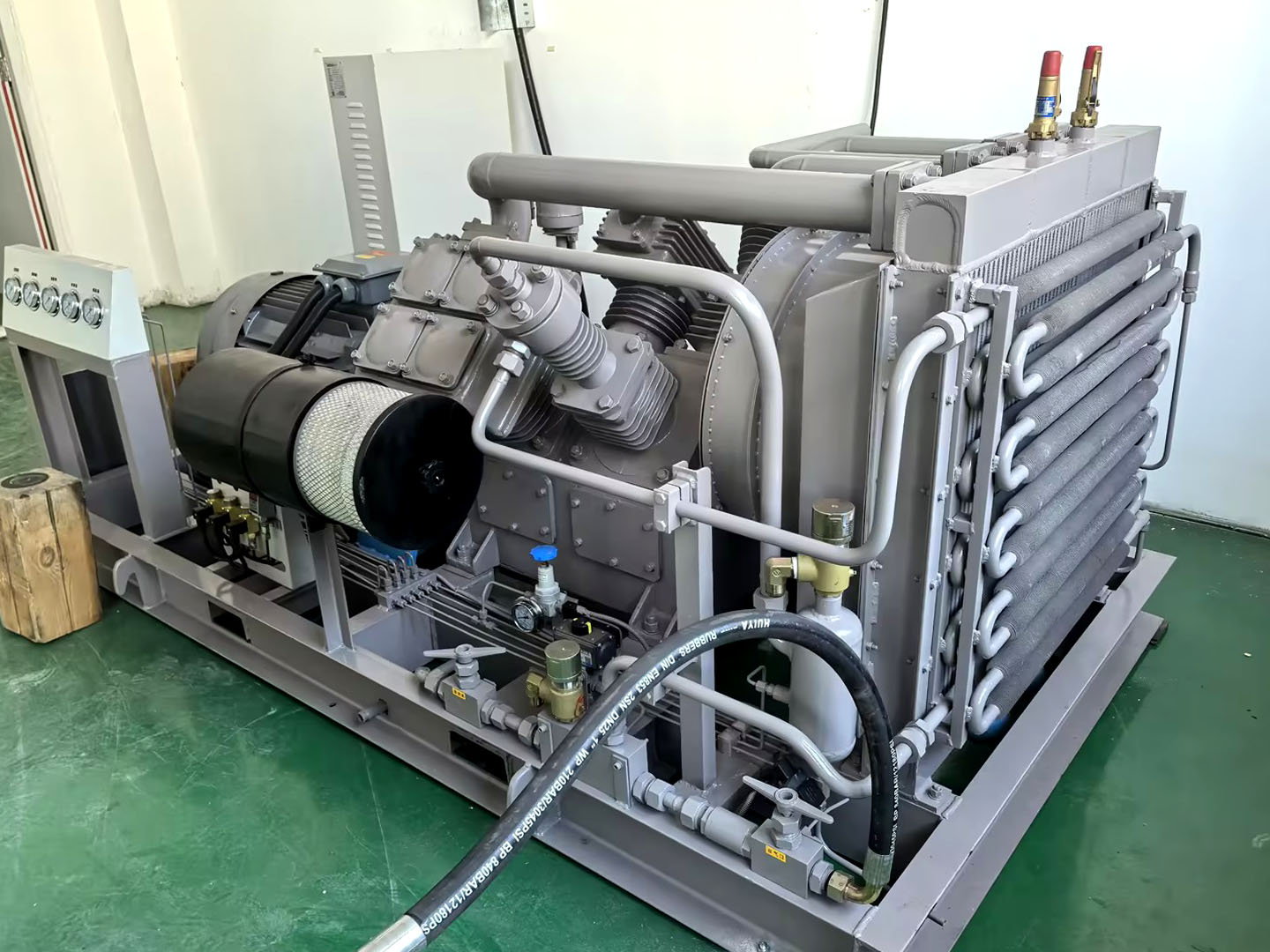 Mașina cu piston de înaltă presiune a GESO ajută o universitate industrială cheie să atingă noi înălțimi în cercetarea științifică!